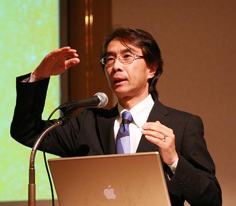 039 Hasamura.jpg - Dr Hasamura explains the health benefits of Maharishi?s Vedic Approach to Health.